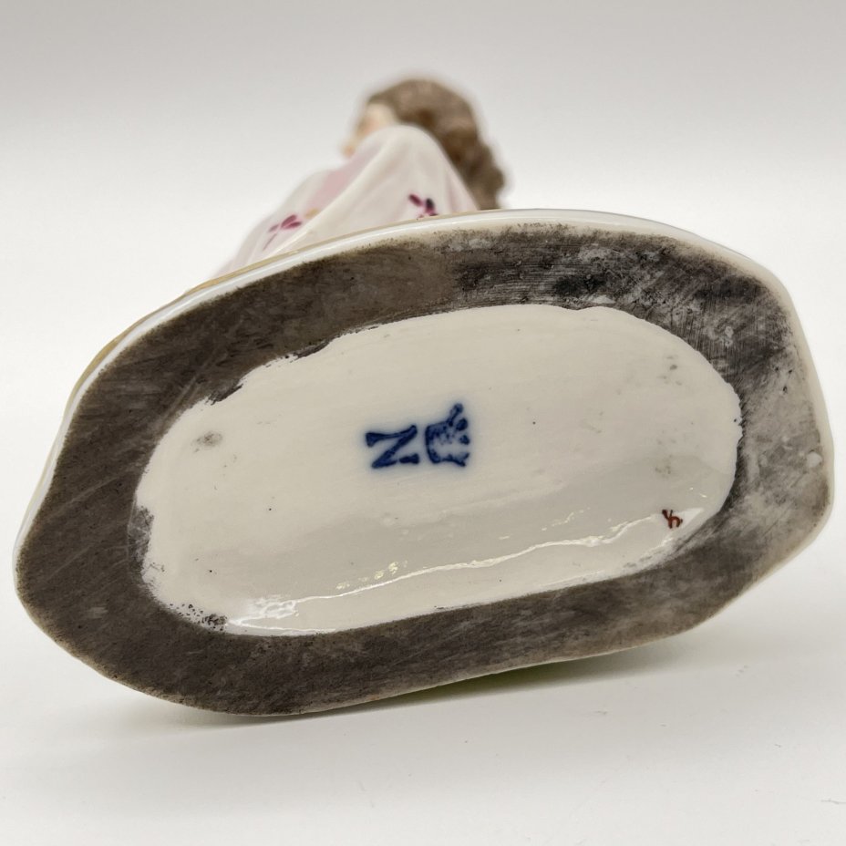 Статуэтка "Обнаженная"