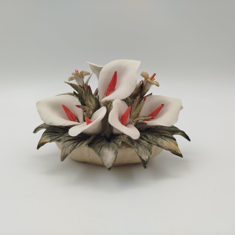 Статуэтка "Цветочная корзина" ("Каллы"), фарфор, роспись, Capodimonte (Каподимонте), Италия, 1970-1990 гг.
