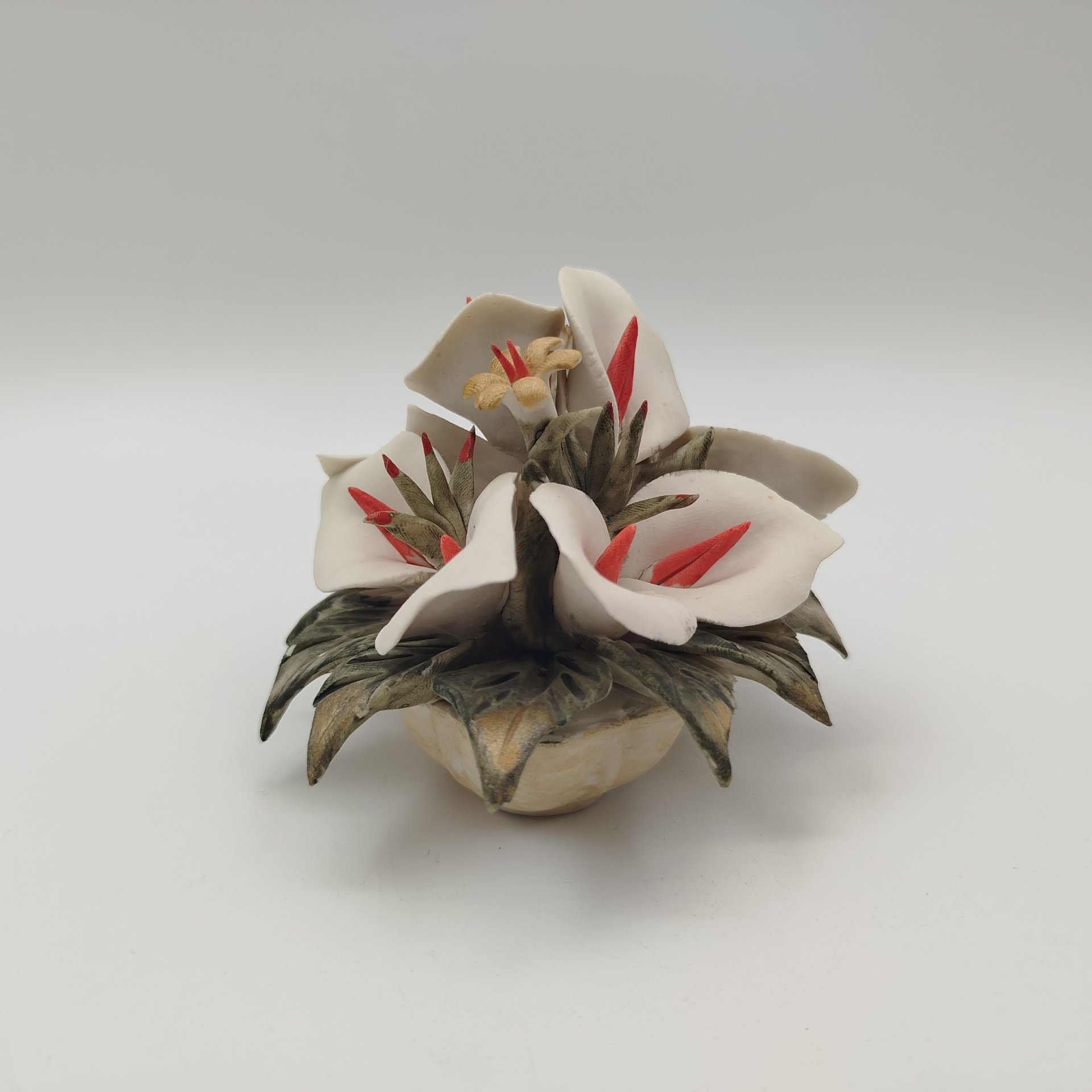 Статуэтка "Цветочная корзина" ("Каллы"), фарфор, роспись, Capodimonte (Каподимонте), Италия, 1970-1990 гг.
