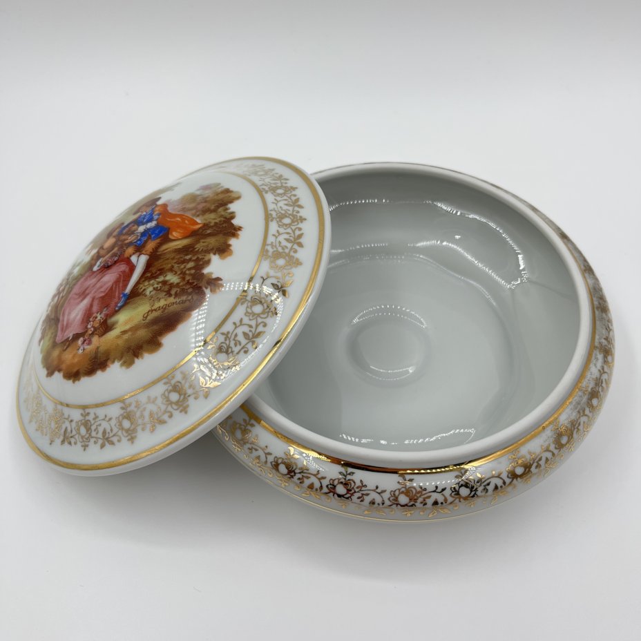 Шкатулка круглой формы "Галантная сцена в саду", Limoges France