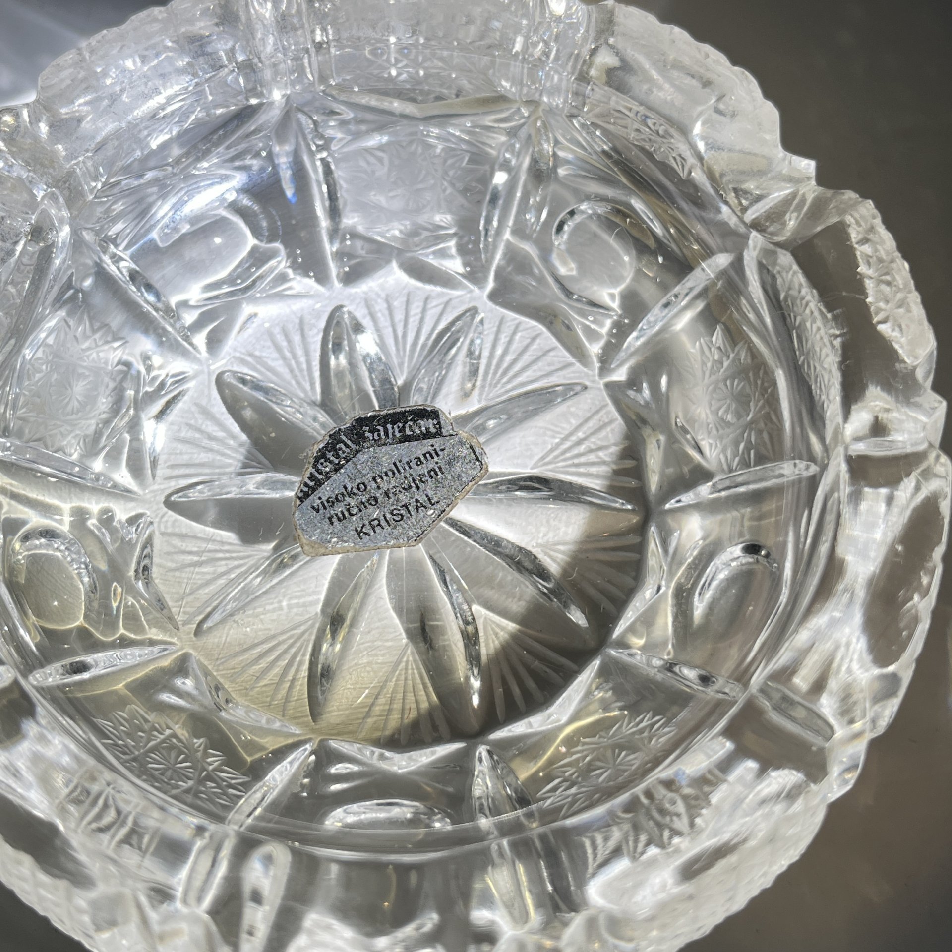 Пепельница небольшого размера с геометрическим декором, хрусталь, пресс, алмазная грань, Kristal Zajecar, Югославия, 1980-2000 гг.