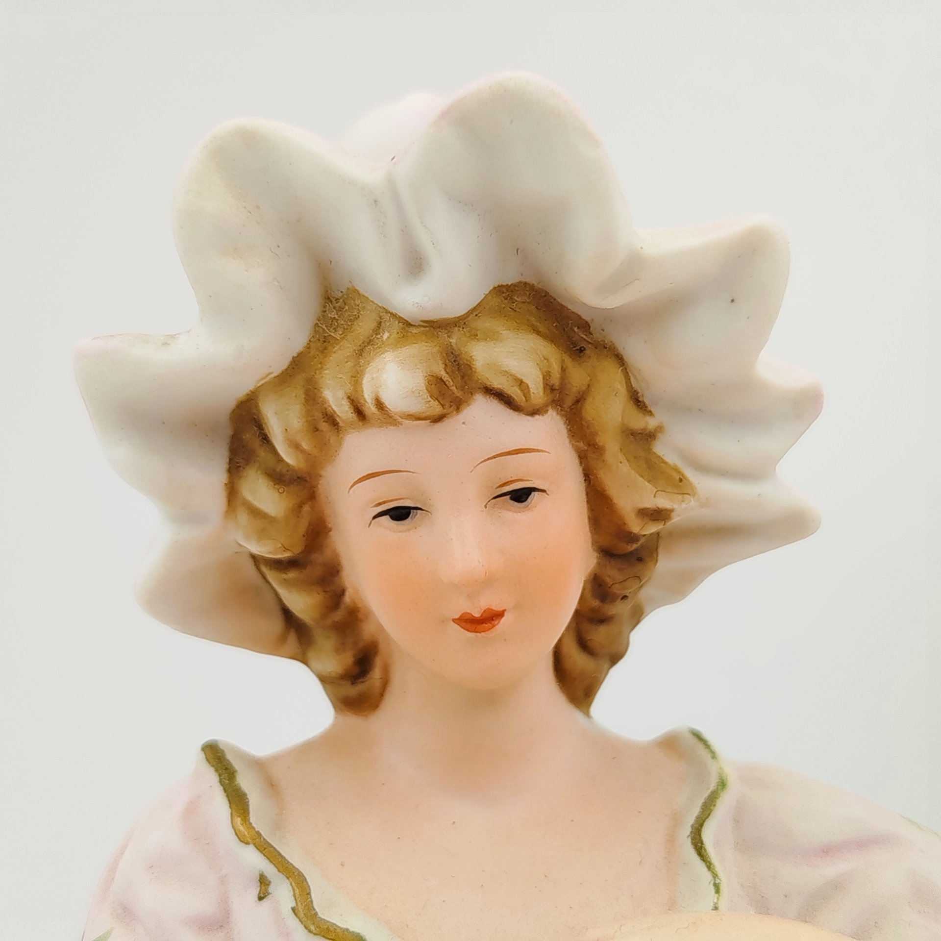 Статуэтка "Дама в розовом", бисквит, роспись, Западная Европа, 1970-1990 гг.