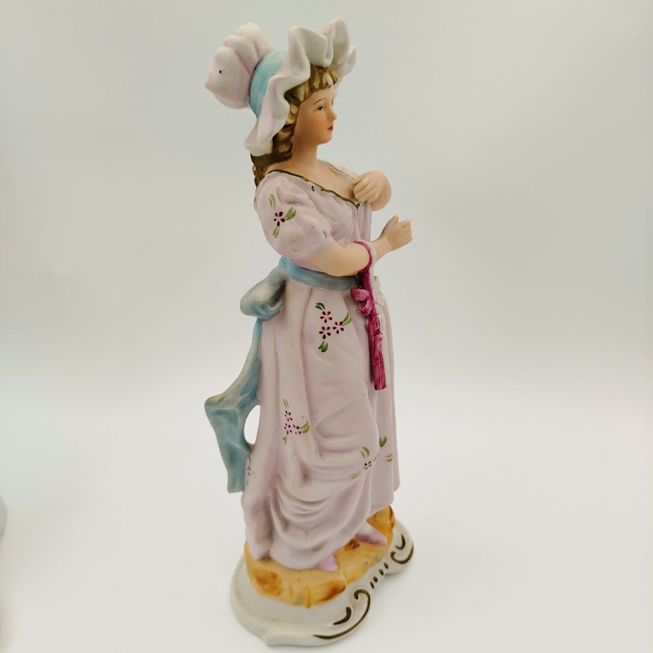 Статуэтка "Дама в розовом"