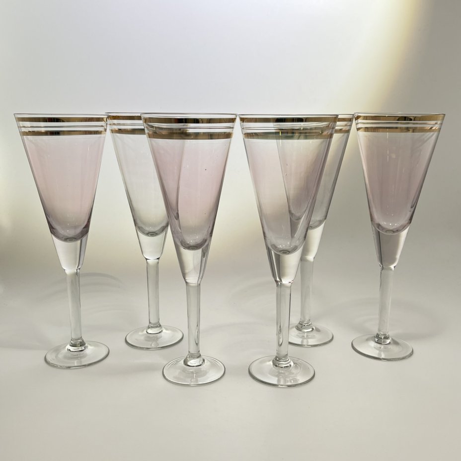 Набор бокалов на 6 персон розового оттенка с золотой каймой по борту, стекло, золочение, СССР, 1970-1990 гг.