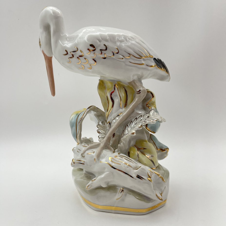 Статуэтка "Аист", автор модели Н.П. Пустыгин, автор росписи М.М. Шепелева (Кожина), фарфор, люстр, роспись, золочение, Дулевский фарфоровый завод (Дулёво), СССР, 1968-1991 гг.