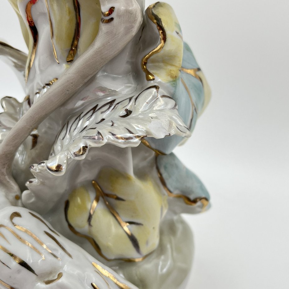 Статуэтка "Аист", автор модели Н.П. Пустыгин, автор росписи М.М. Шепелева (Кожина), фарфор, люстр, роспись, золочение, Дулевский фарфоровый завод (Дулёво), СССР, 1968-1991 гг.