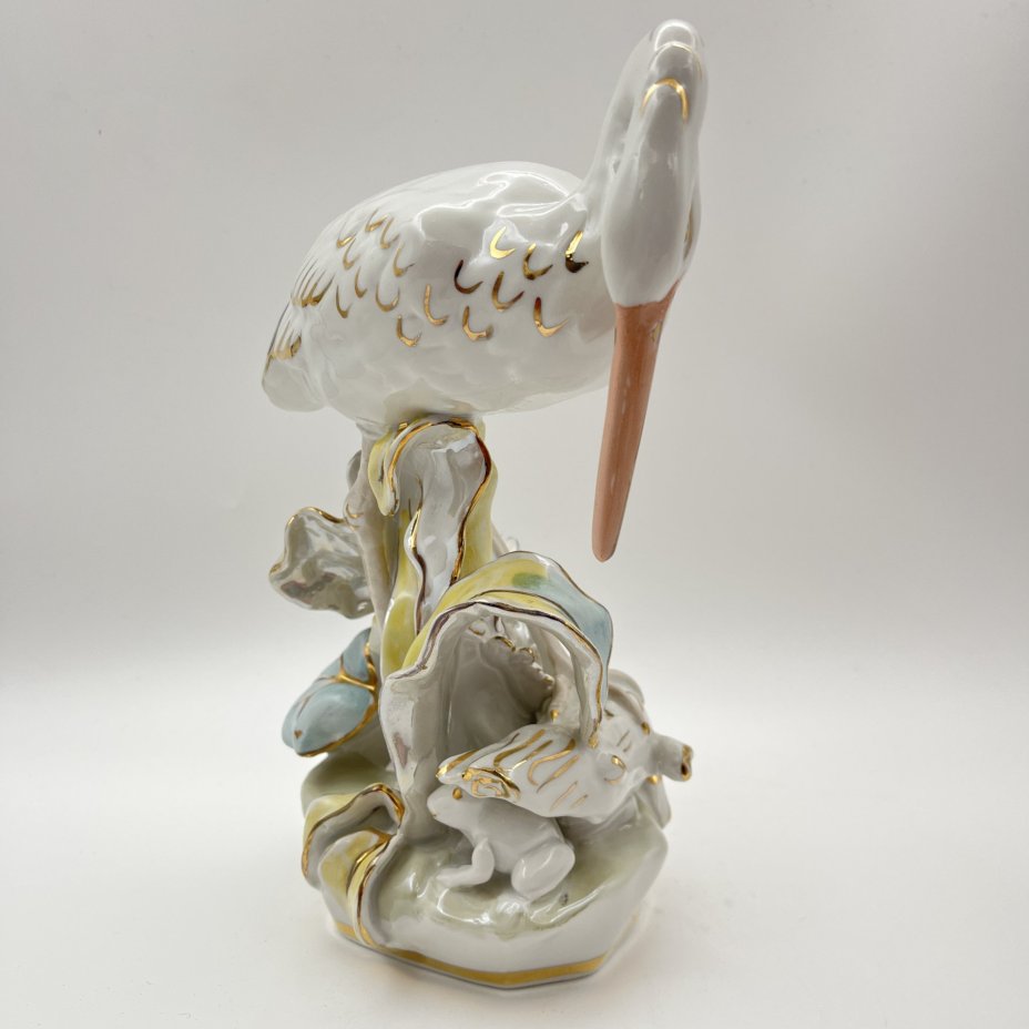 Статуэтка "Аист", автор модели Н.П. Пустыгин, автор росписи М.М. Шепелева (Кожина), фарфор, люстр, роспись, золочение, Дулевский фарфоровый завод (Дулёво), СССР, 1968-1991 гг.