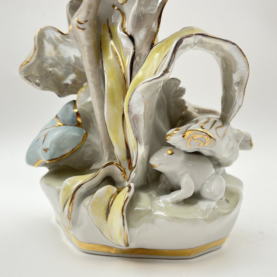 Статуэтка "Аист", автор модели Н.П. Пустыгин, автор росписи М.М. Шепелева (Кожина), фарфор, люстр, роспись, золочение, Дулевский фарфоровый завод (Дулёво), СССР, 1968-1991 гг.