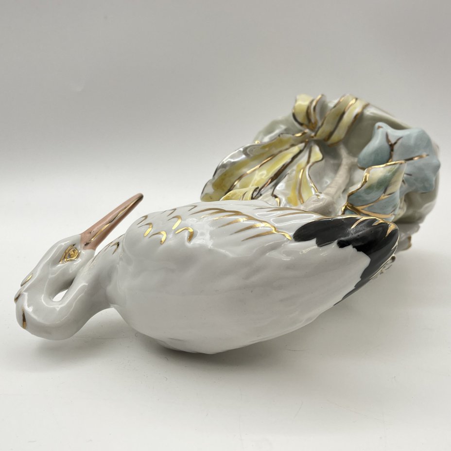 Статуэтка "Аист", автор модели Н.П. Пустыгин, автор росписи М.М. Шепелева (Кожина), фарфор, люстр, роспись, золочение, Дулевский фарфоровый завод (Дулёво), СССР, 1968-1991 гг.