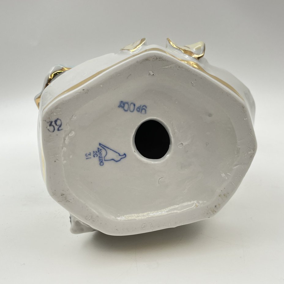 Статуэтка "Аист", автор модели Н.П. Пустыгин, автор росписи М.М. Шепелева (Кожина), фарфор, люстр, роспись, золочение, Дулевский фарфоровый завод (Дулёво), СССР, 1968-1991 гг.