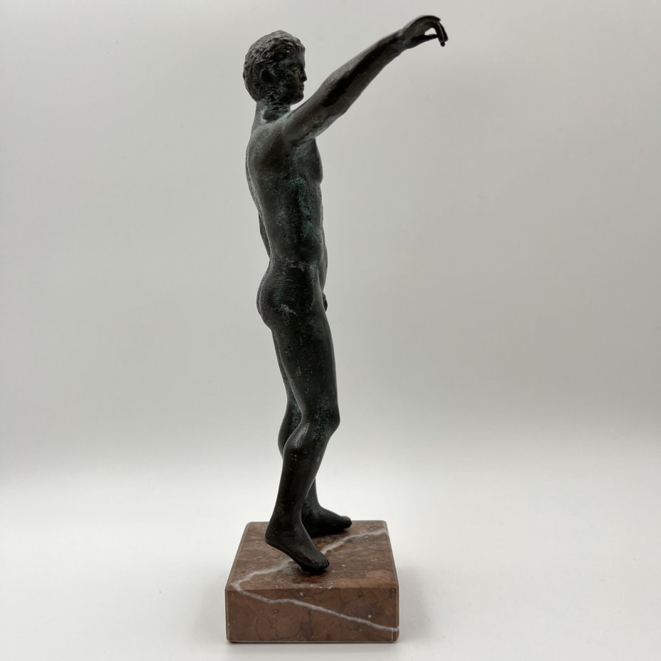 Статуэтка "Эфеб с Антикитеры" по мотивам древнегреческой  скульптуры юноши из Национального археологического музея Афин