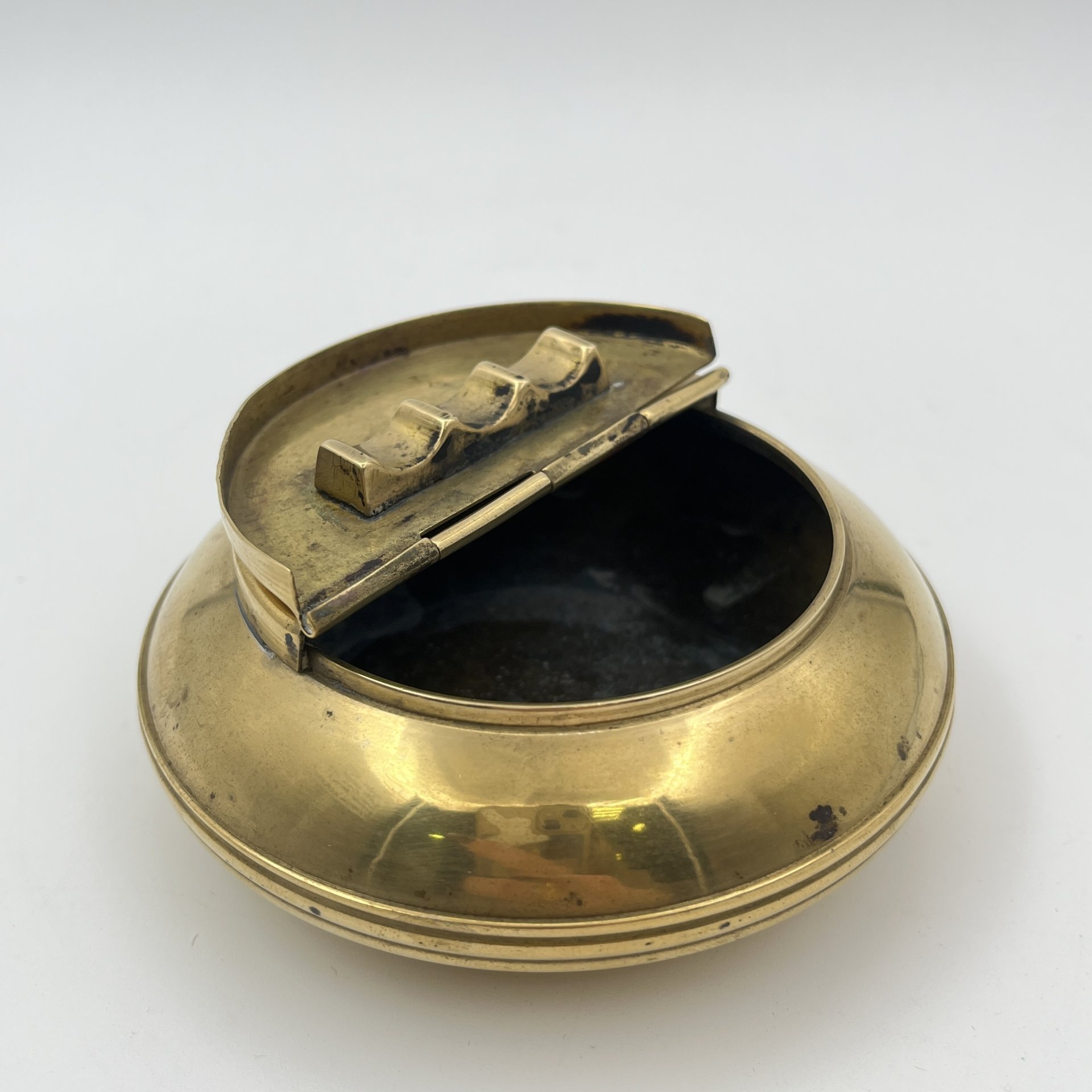 Пепельница для моряка, украшенная морским якорем на крышке, латунь, медь, Западная Европа, 1970-1990 гг.