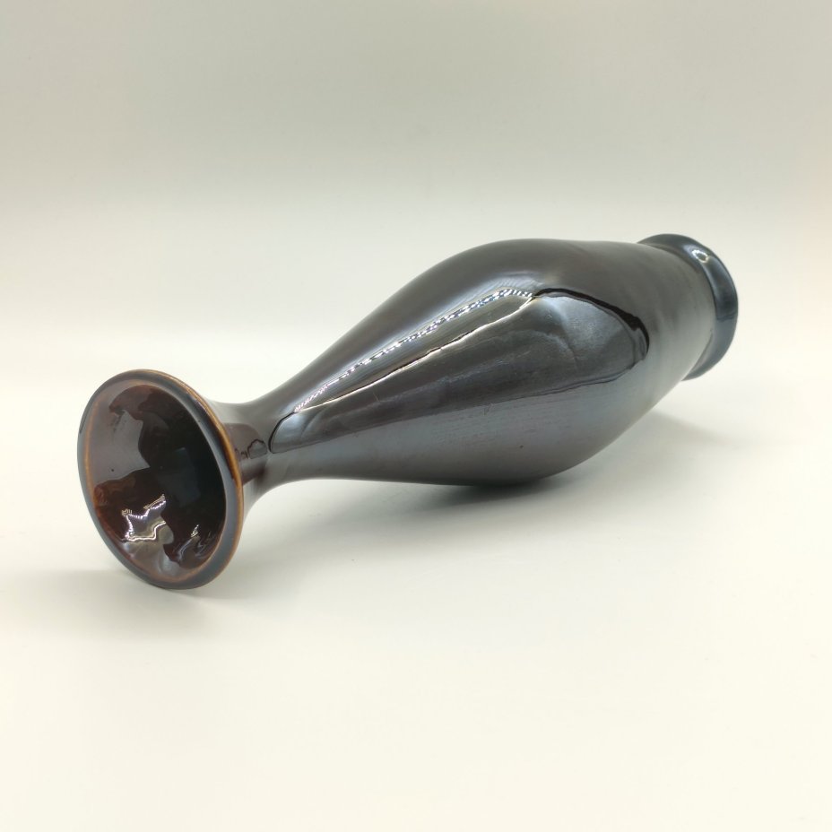 Ваза для цветов лаконичной формы