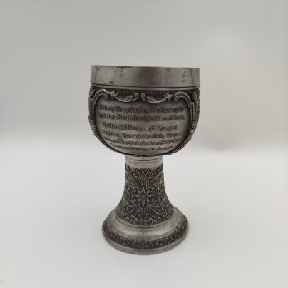 Кубок со сценой празднования свадьбы, олово, Западная Европа, 1990-2020 гг.