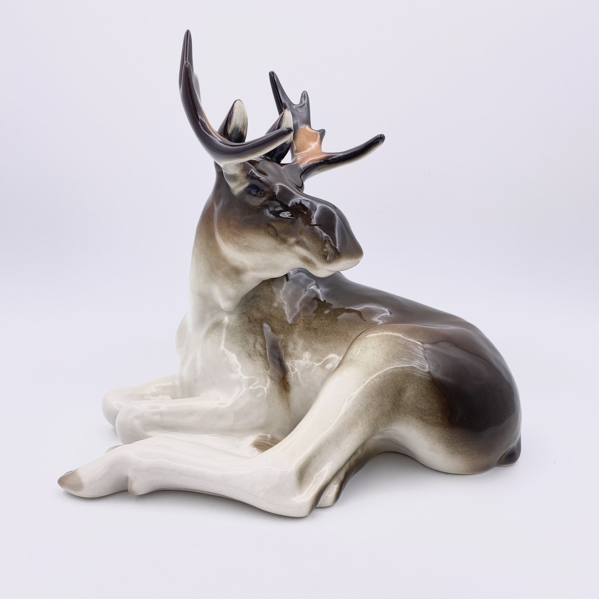 Статуэтка "Лось", скульптор П.П. Веселов, СССР, 1970-1990 гг., Ленинградский фарфоровый завод (ЛФЗ)
