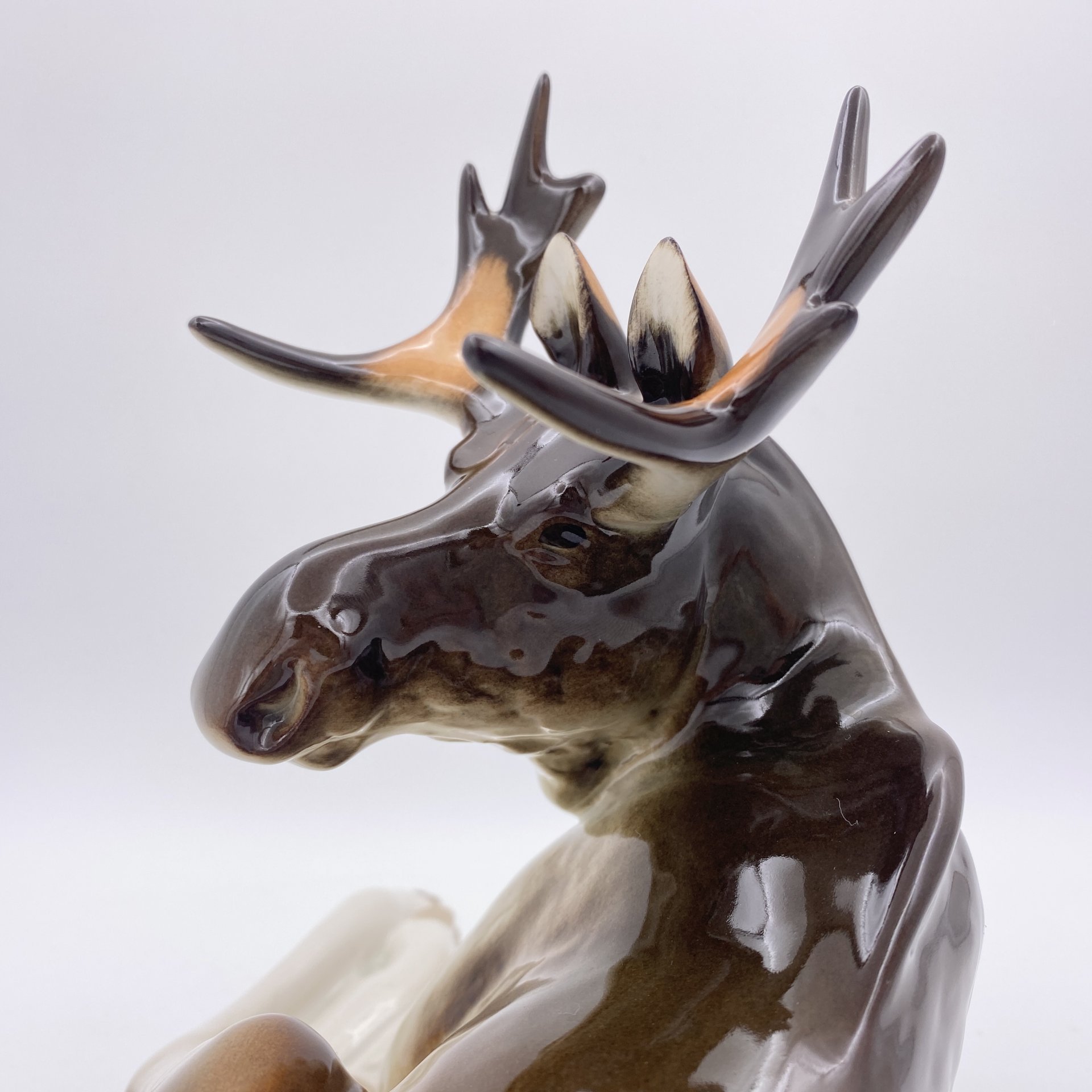 Статуэтка "Лось", скульптор П.П. Веселов, СССР, 1970-1990 гг., Ленинградский фарфоровый завод (ЛФЗ)