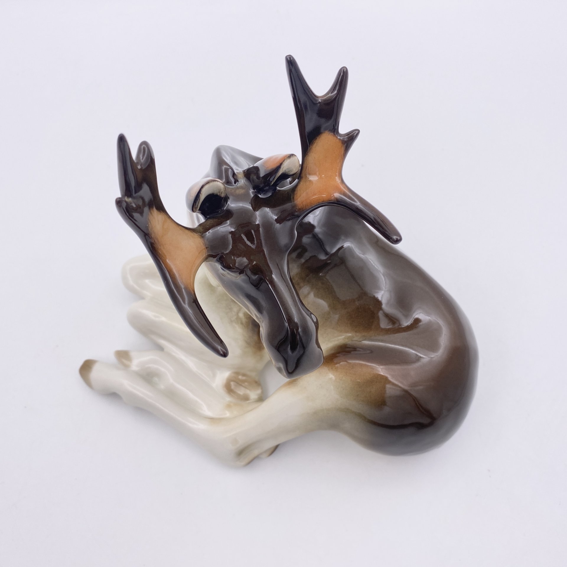 Статуэтка "Лось", скульптор П.П. Веселов, СССР, 1970-1990 гг., Ленинградский фарфоровый завод (ЛФЗ)