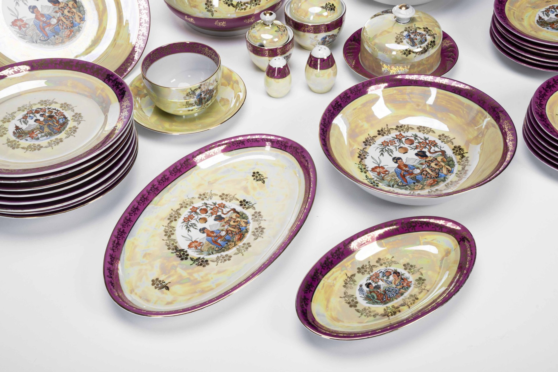 Сервиз столовый (обеденный) в стиле "Шинуазри" на 6 персон (36 предметов), фарфор, деколь, люстр, золочение, Spezial Eisenberg Porzellan (SEP), 1970-1990 гг., Spezial Eisenberg Porzellan (SEP)