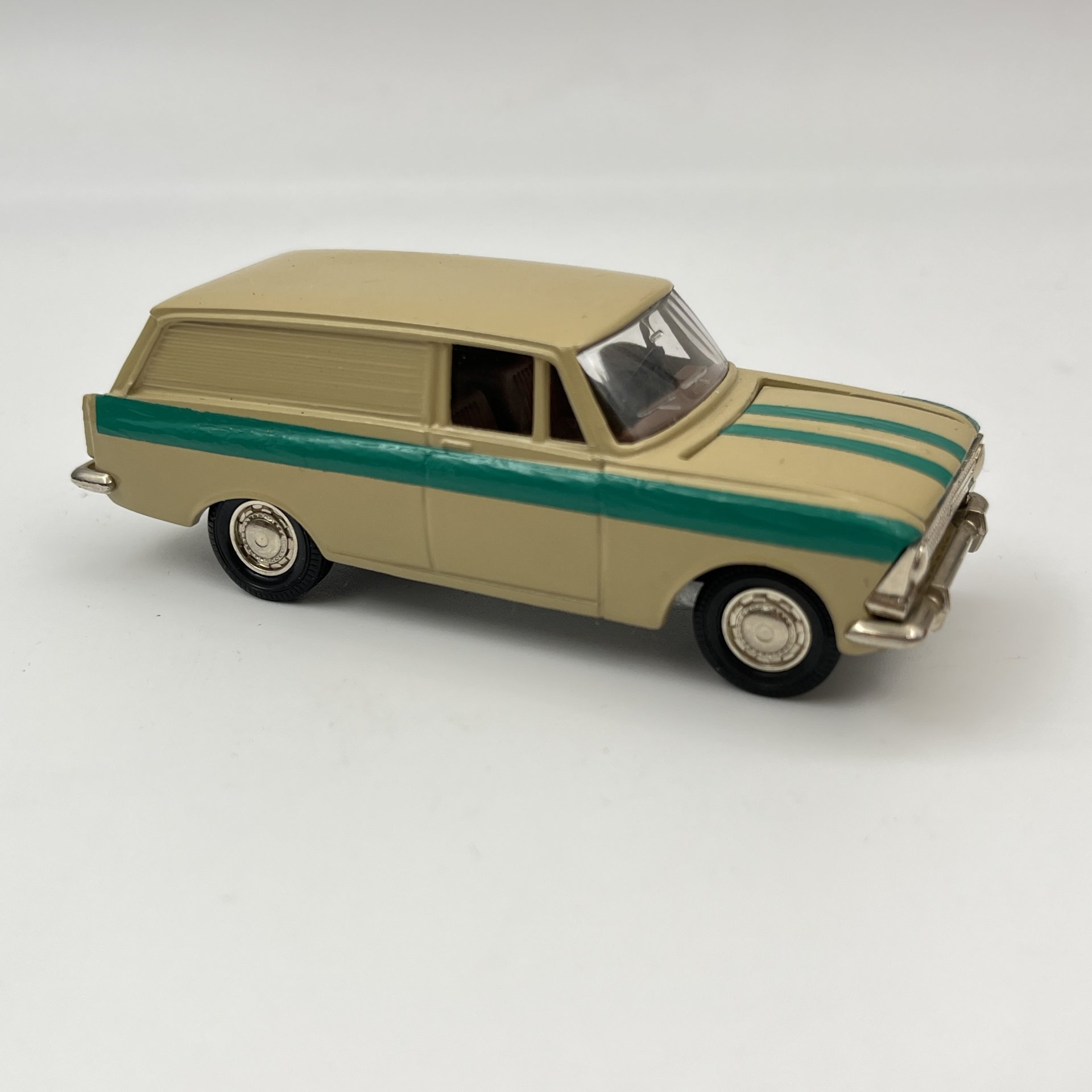 Модель автомобиля "Москвич 433" (1:43), авторская модель, металл, пластик