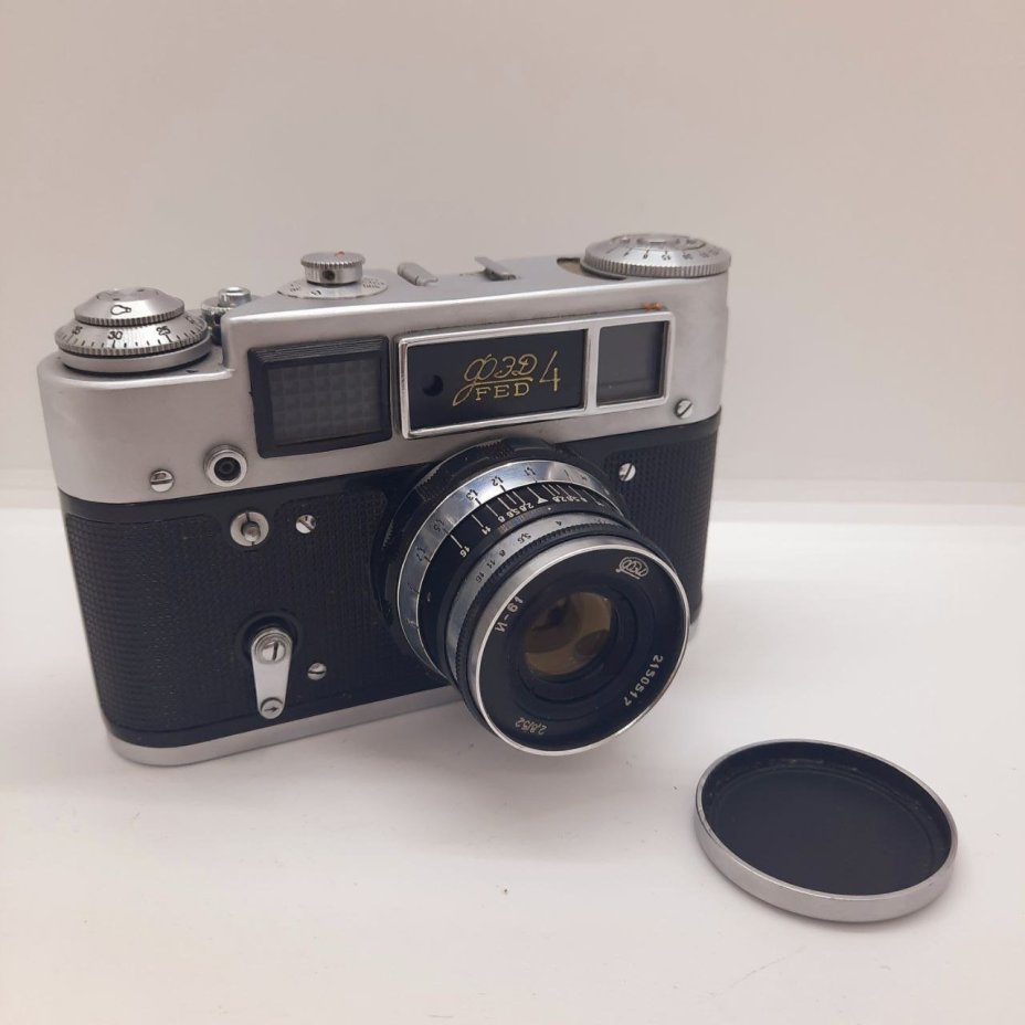 Фотоаппарат пленочный "Зоркий-4" с объективом "Индустар-61" в оригинальном кофре, Красногорский механический завод (КМЗ)