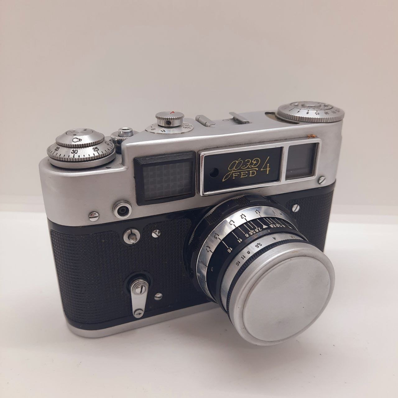 Фотоаппарат пленочный "Зоркий-4" с объективом "Индустар-61" в оригинальном кофре, Красногорский механический завод (КМЗ)