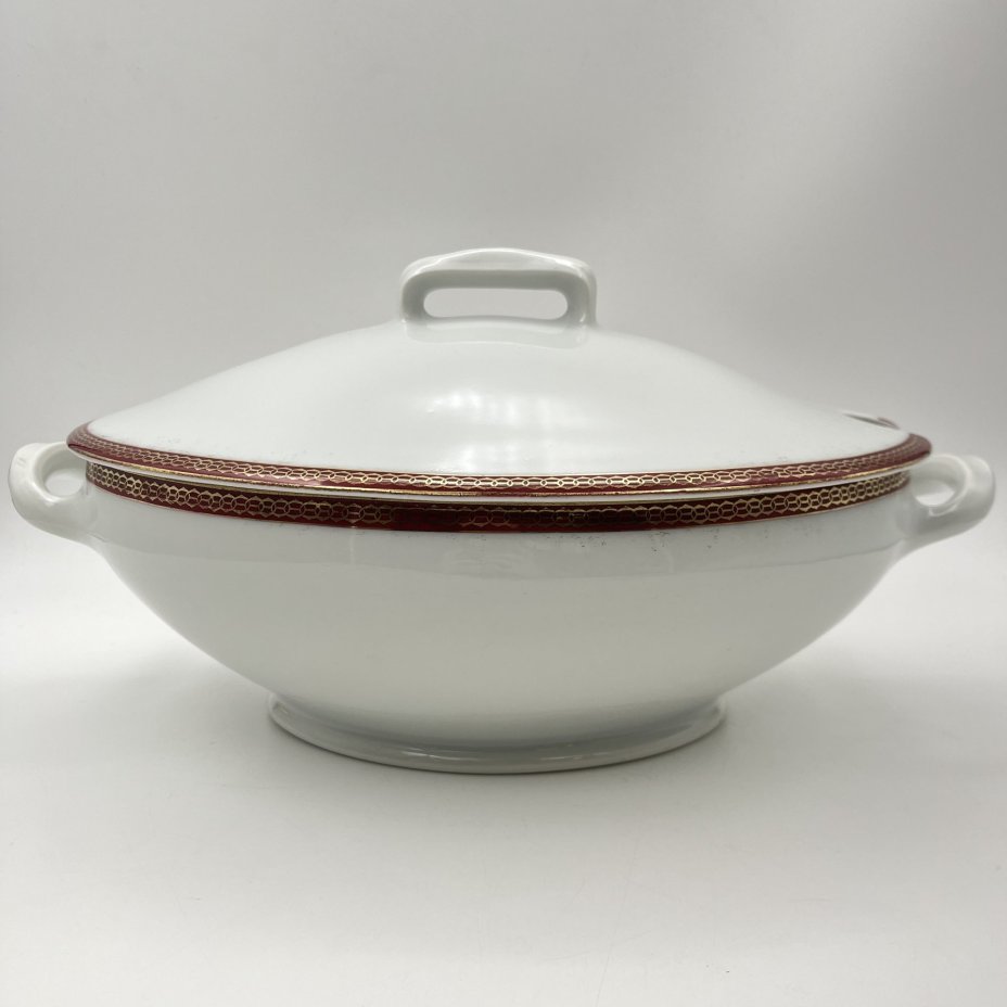 Супница (террина) с красно-золотой орнаментальной каймой, фабрика "Zeh, Scherzer & Co", фарфор, обводка, золочение, Германия, 1880-1918 гг.