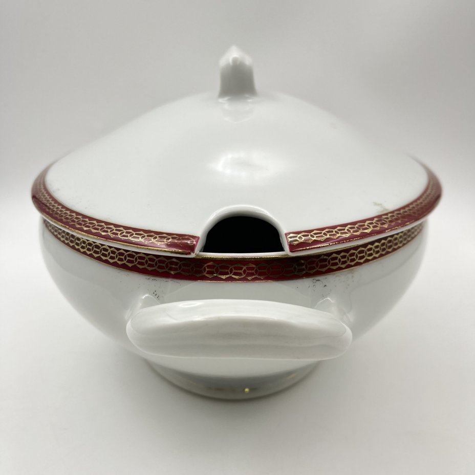 Супница (террина) с красно-золотой орнаментальной каймой, фабрика "Zeh, Scherzer & Co"