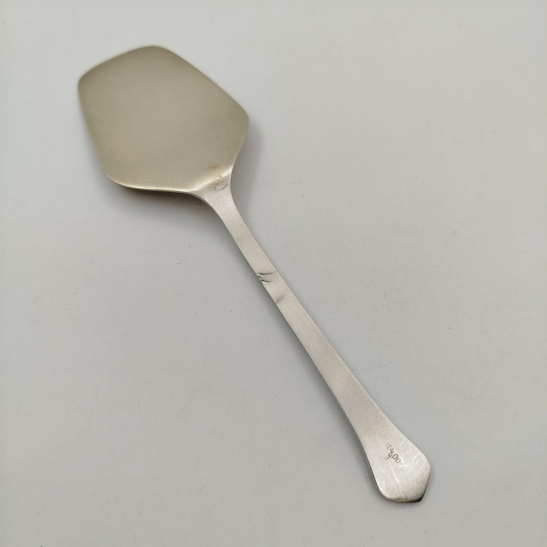 Лопатка сервировочная с геометрическим декором, мельхиор (медь-никель), Таллинский ювелирный завод, СССР, 1960-1990 гг.