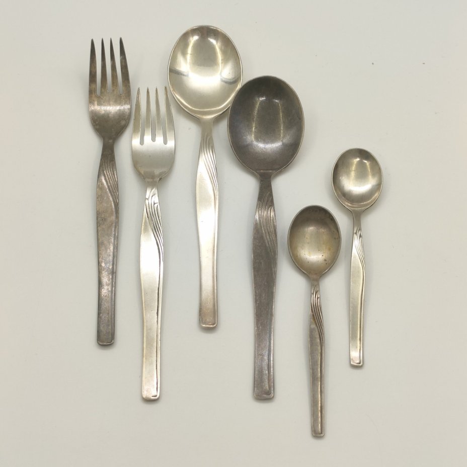 Набор столовых приборов из шести предметов (две вилки, две столовые и две чайные ложки), мНЦ (медь-никель-цинк), Павловский завод художественных металлоизделий им. С.М. Кирова, СССР, 1956-1973 гг.
