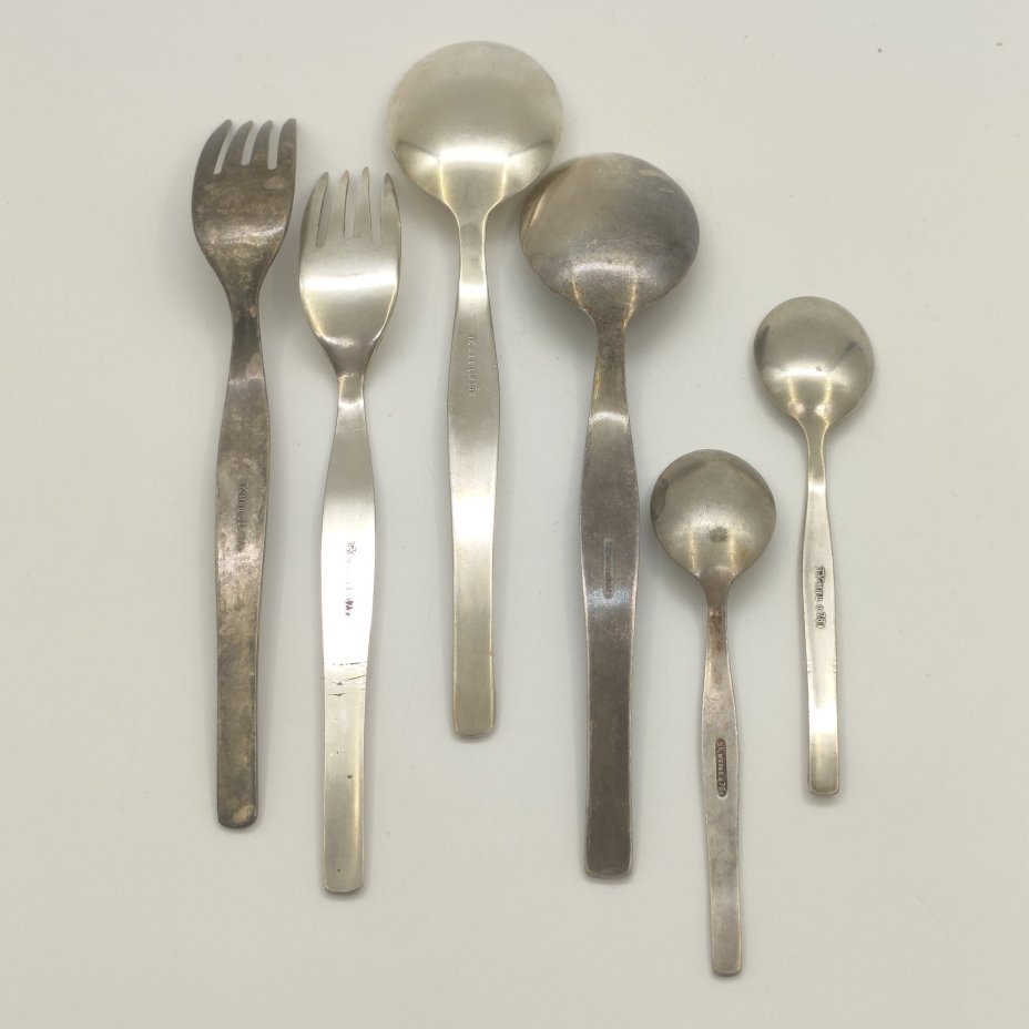 Набор столовых приборов из шести предметов (две вилки, две столовые и две чайные ложки), мНЦ (медь-никель-цинк), Павловский завод художественных металлоизделий им. С.М. Кирова, СССР, 1956-1973 гг.