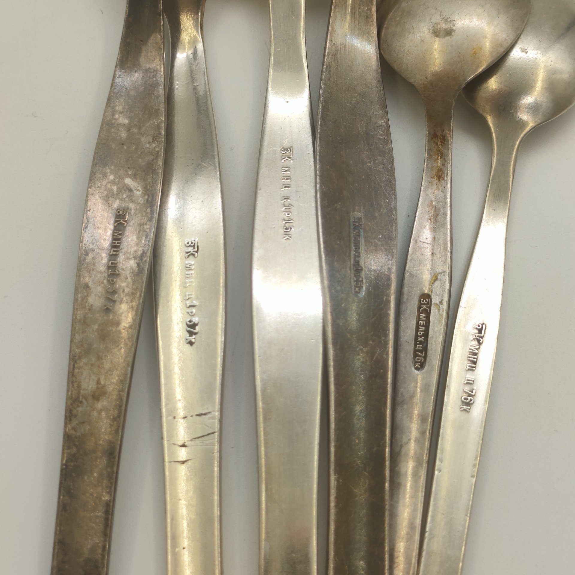 Набор столовых приборов из шести предметов (две вилки, две столовые и две чайные ложки), мНЦ (медь-никель-цинк), Павловский завод художественных металлоизделий им. С.М. Кирова, СССР, 1956-1973 гг.