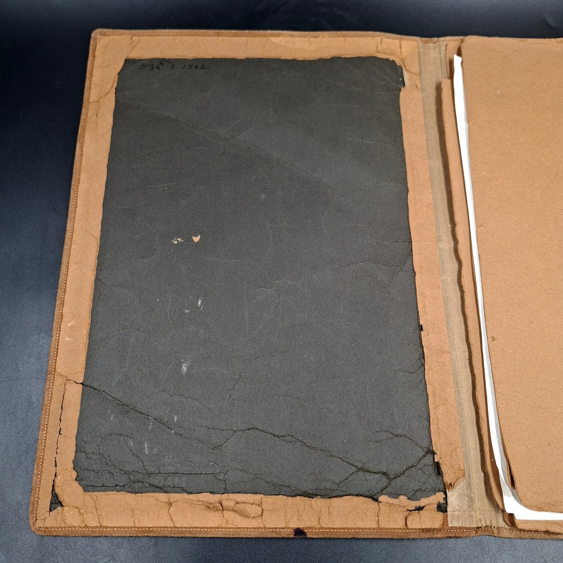 Папка "Maggi-Gesellschaft", замша