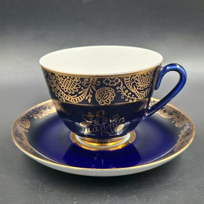 Пара чайная "8 марта", фарфор, крытье кобальтом, золочение, Ленинградский фарфоровый завод (ЛФЗ), СССР, 1970-1992 гг.