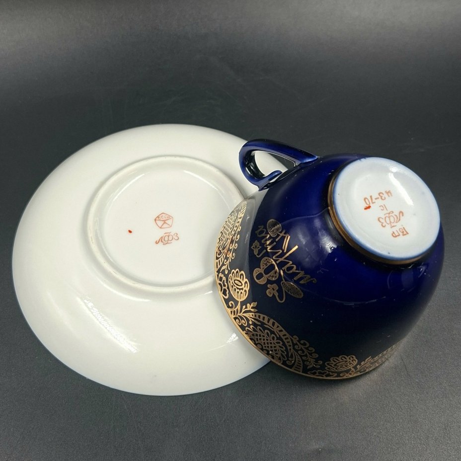 Пара чайная "8 марта", фарфор, крытье кобальтом, золочение, Ленинградский фарфоровый завод (ЛФЗ), СССР, 1970-1992 гг.