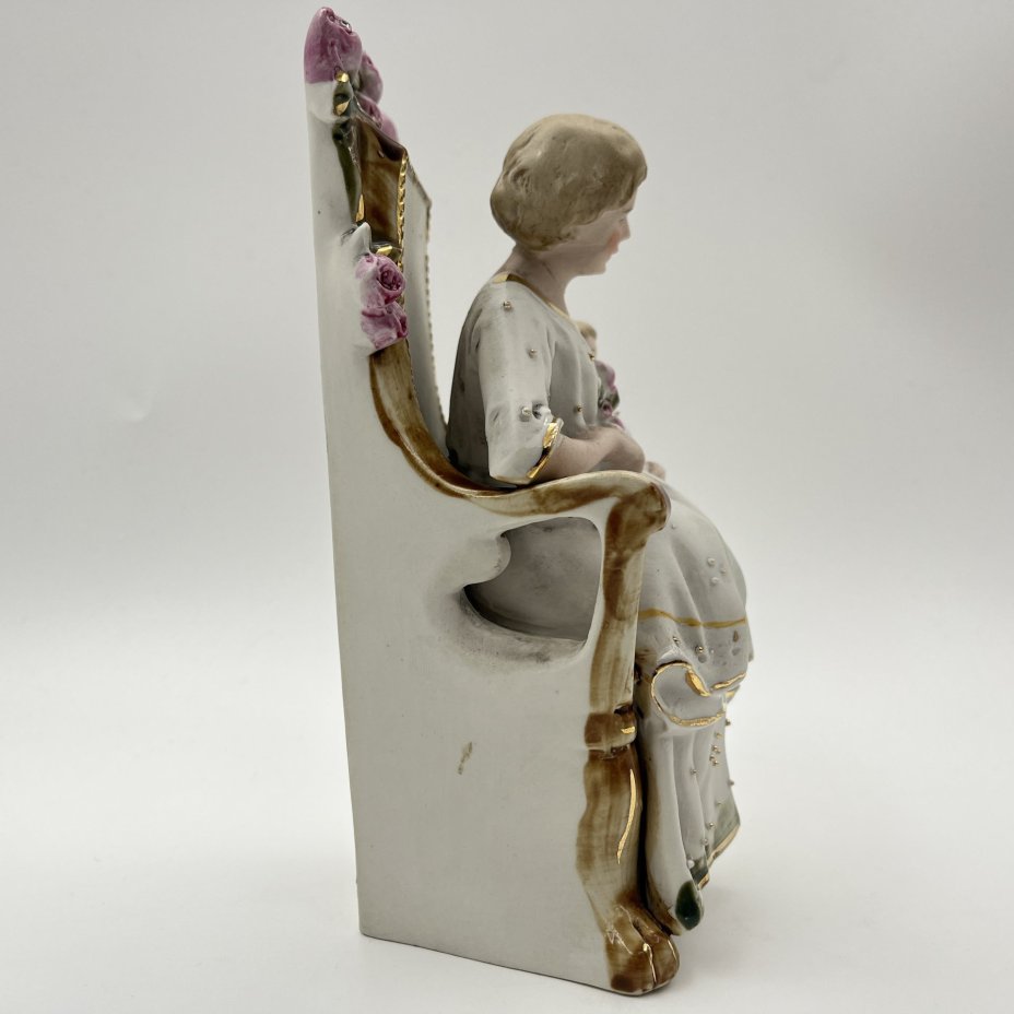 Статуэтка "Мама с ребенком"