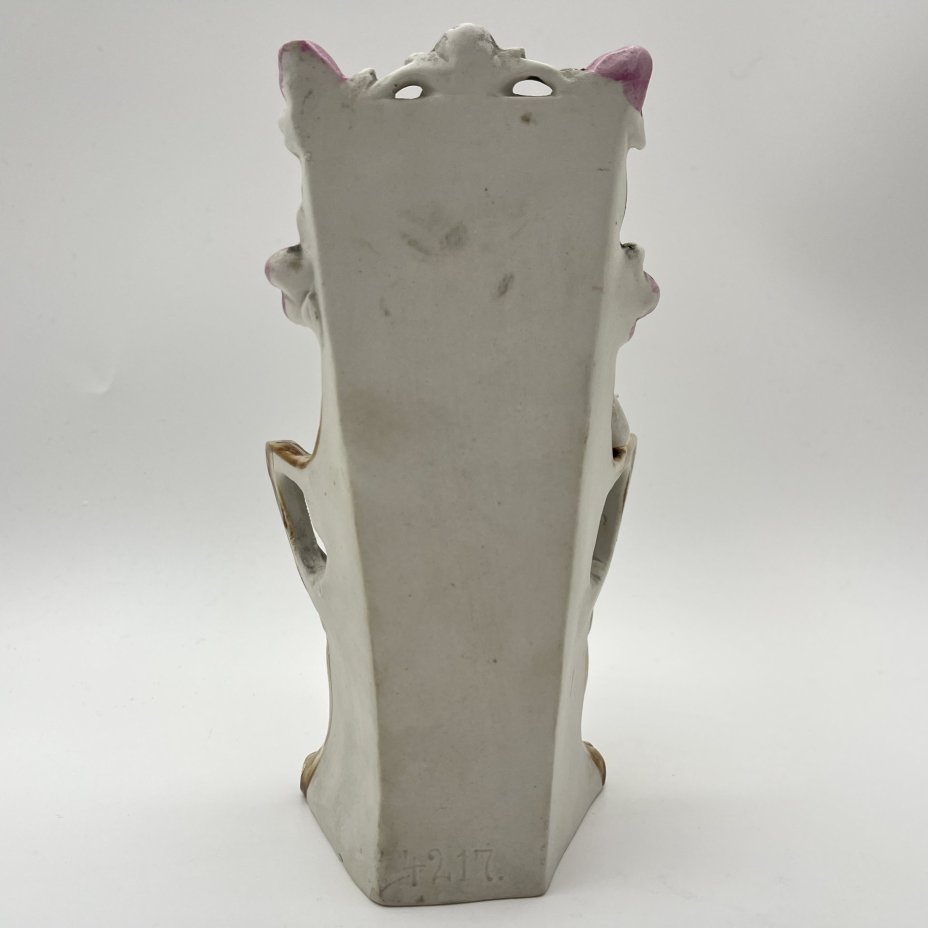 Статуэтка "Мама с ребенком"