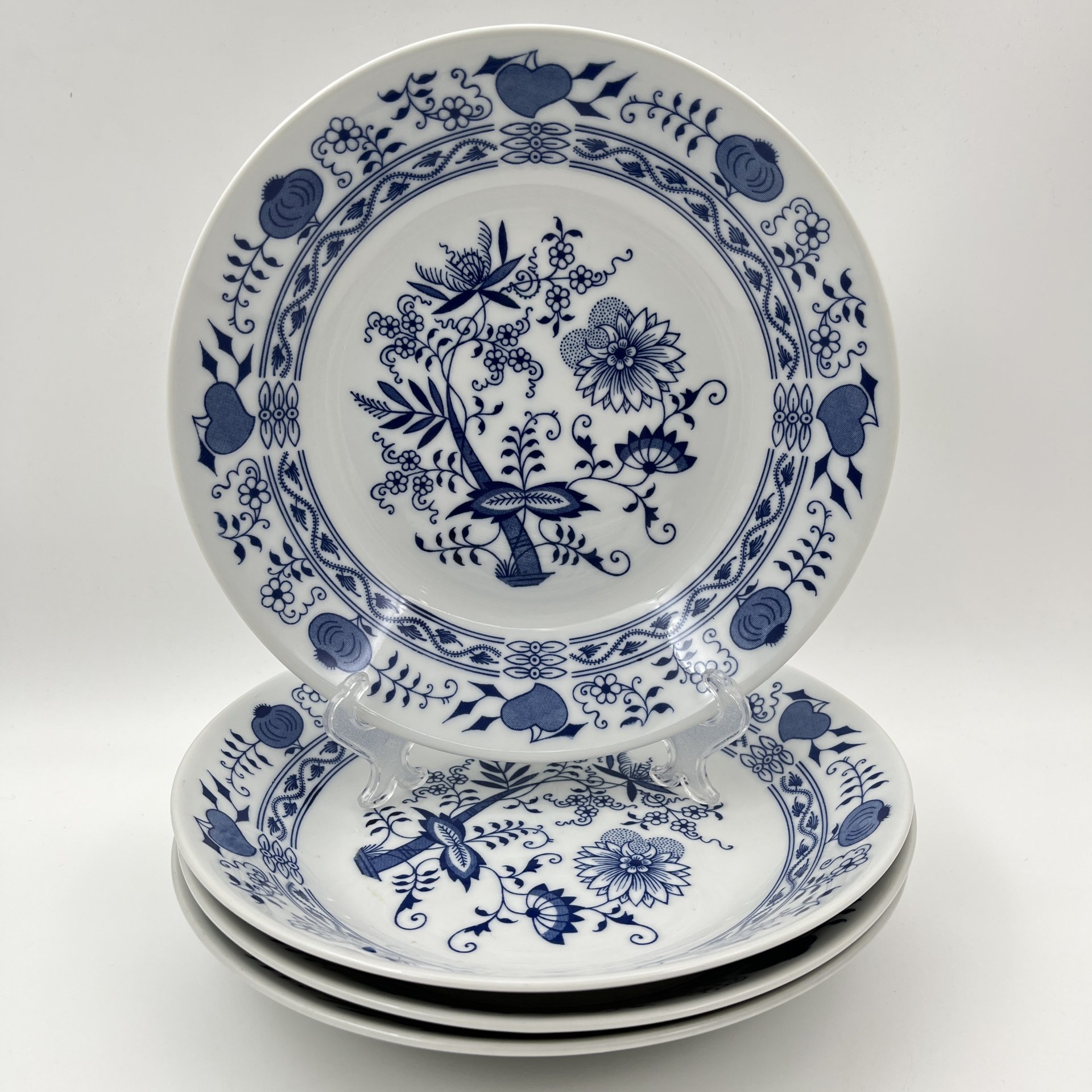 Набор из четырех суповых тарелок "Луковый узор", "Bohemia inglazed", фарфор, деколь, Чехословакия, 1970-1990 гг.