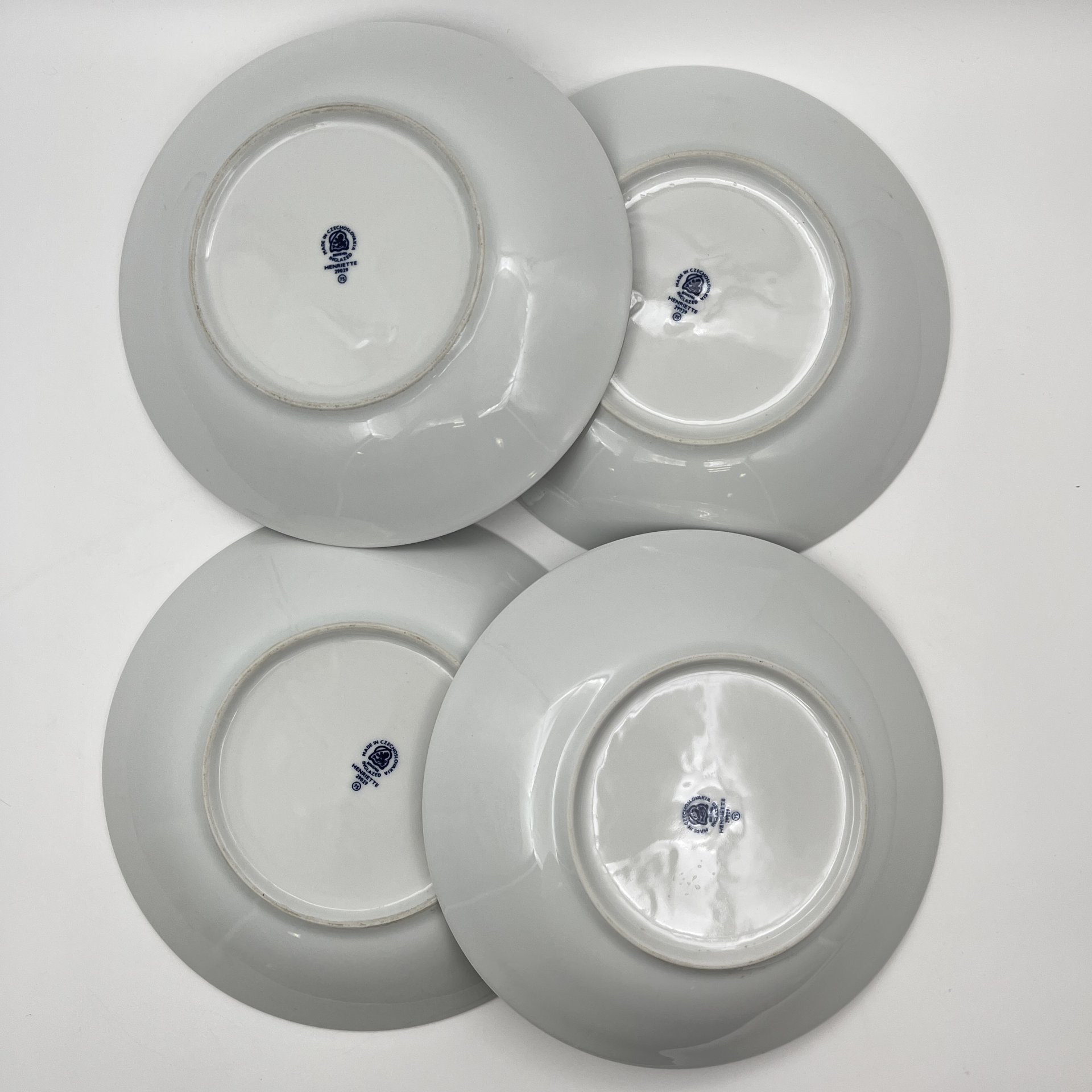 Набор из четырех суповых тарелок "Луковый узор", "Bohemia inglazed", фарфор, деколь, Чехословакия, 1970-1990 гг.