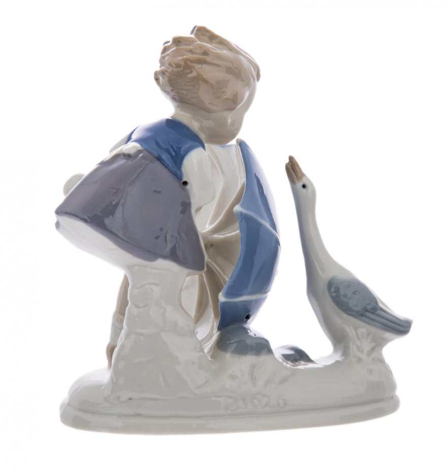 Статуэтка "Девочка и гусь", фарфор, роспись, мануфактура "V.E.B. Porzellanfiguren Gräfenthal", Германия, 1952-1969 гг.