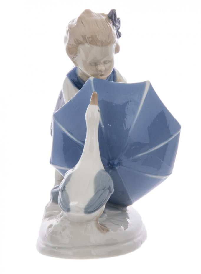 Статуэтка "Девочка и гусь", фарфор, роспись, мануфактура "V.E.B. Porzellanfiguren Gräfenthal", Германия, 1952-1969 гг.