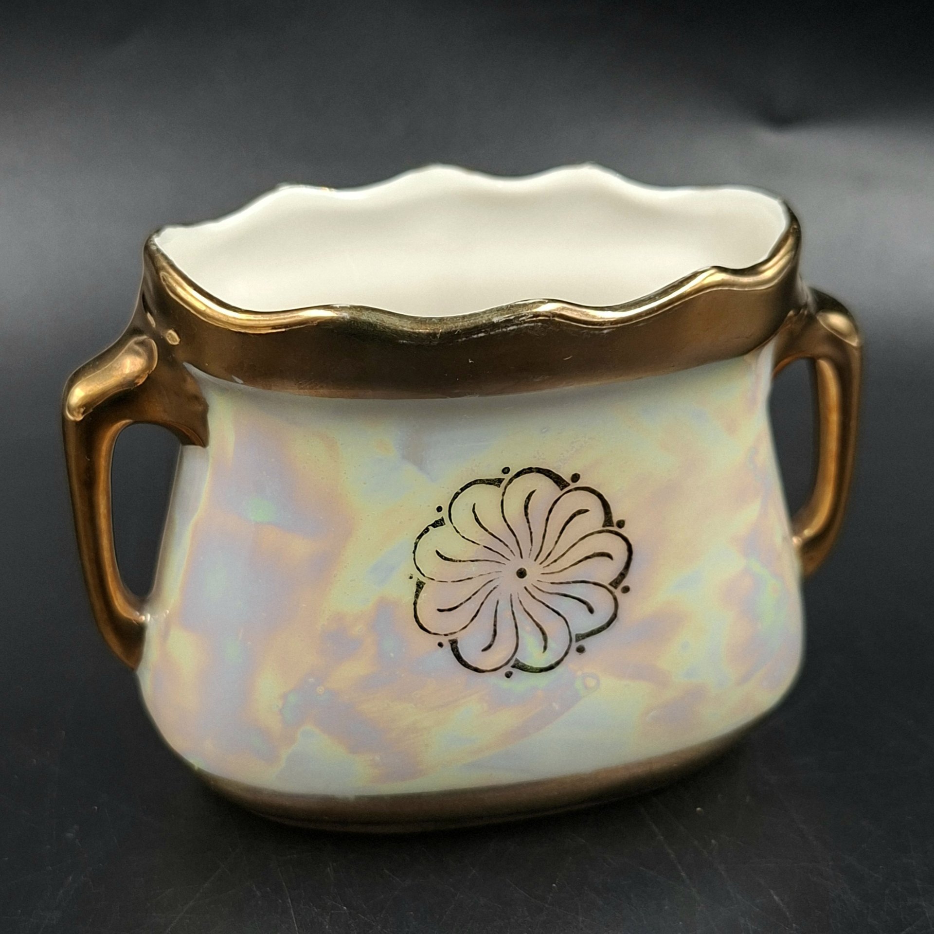 Вазочка "Мадонна" (низкая), "Margarete Freitag", фарфор, деколь, люстр, золочение, ГДР, 1945-1956 гг.