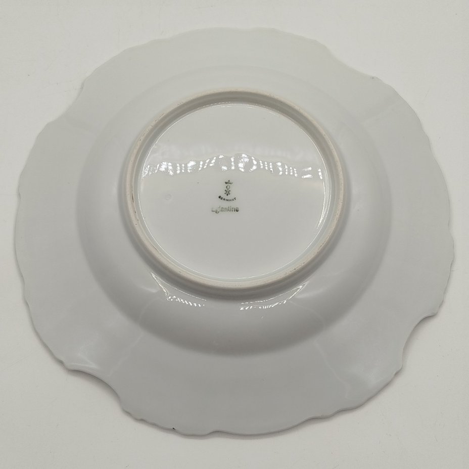 Тарелка суповая с рельефным цветочным декором, фарфор, роспись, золочение, Hermann Ohme, Германия, 1883-1930 гг.