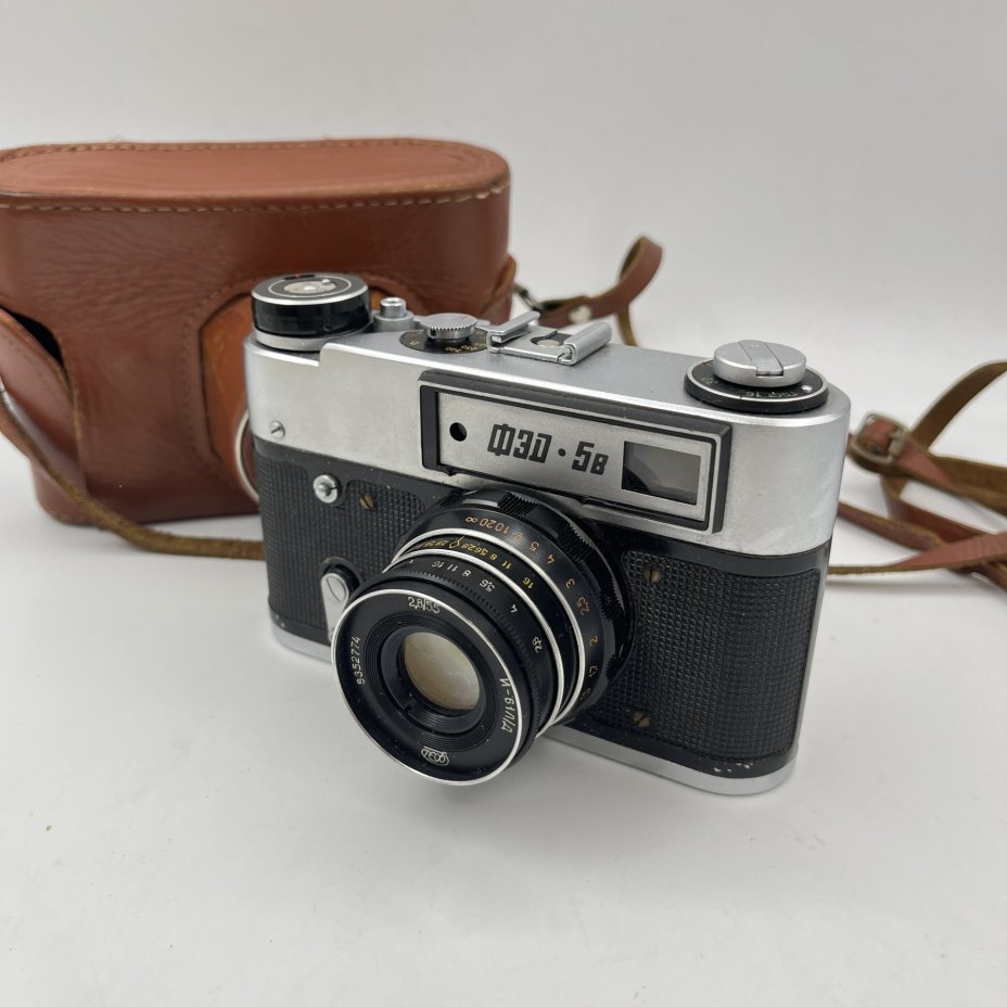 Фотоаппарат "ФЭД-5В" с объективом "Индустар-61 Л/Д" в оригинальном кофре, металл, пластик, стекло, кожа, Харьковский машиностроительный завод им. Дзержинского (ФЭД), СССР, 1976-1980 гг.