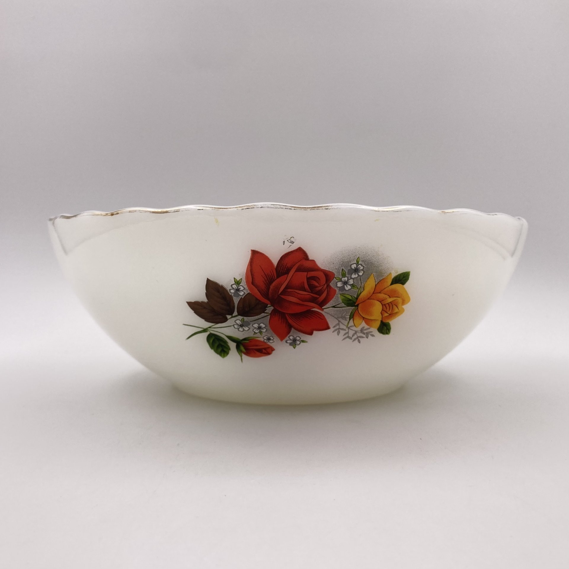 Набор из трех салатников с цветочным декором, стекло, молочное, печать, золочение