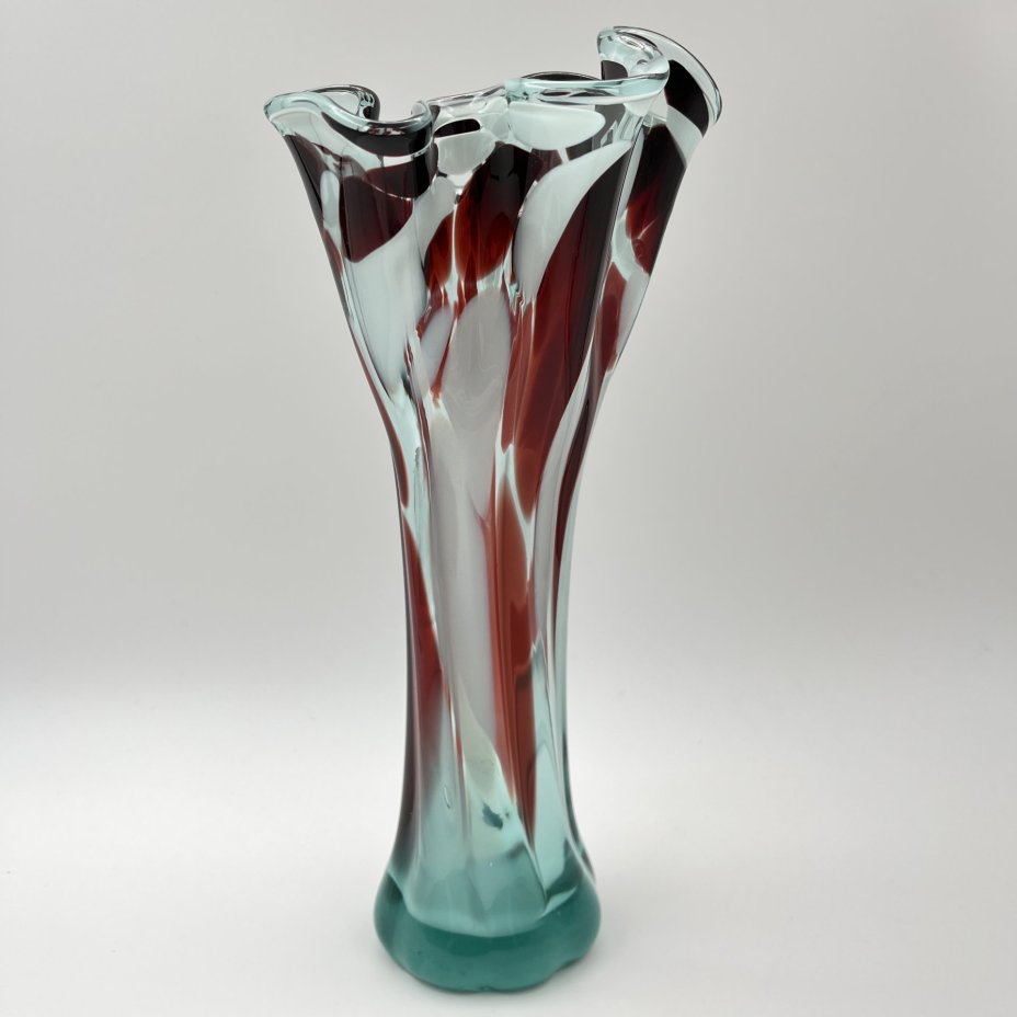 Ваза в бирюзовой гамме с волнистым горлышком