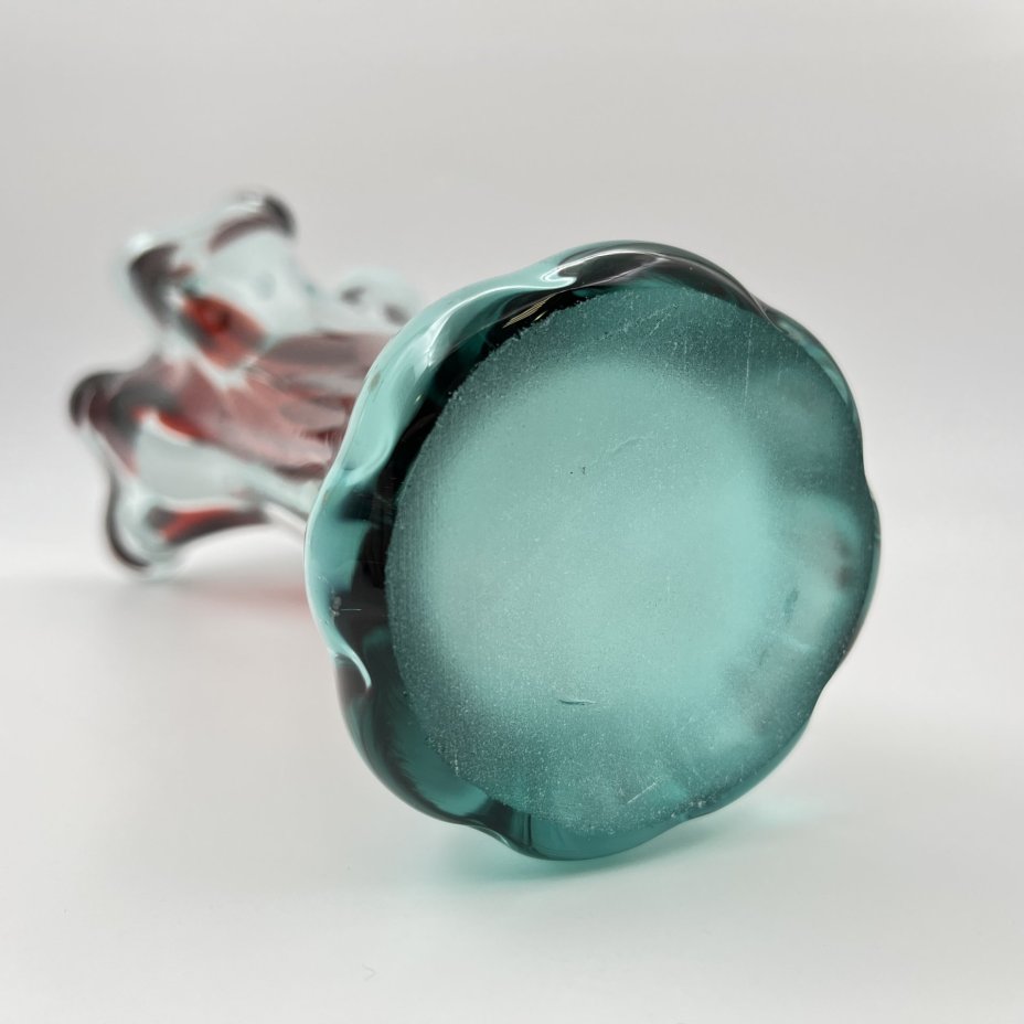 Ваза в бирюзовой гамме с волнистым горлышком