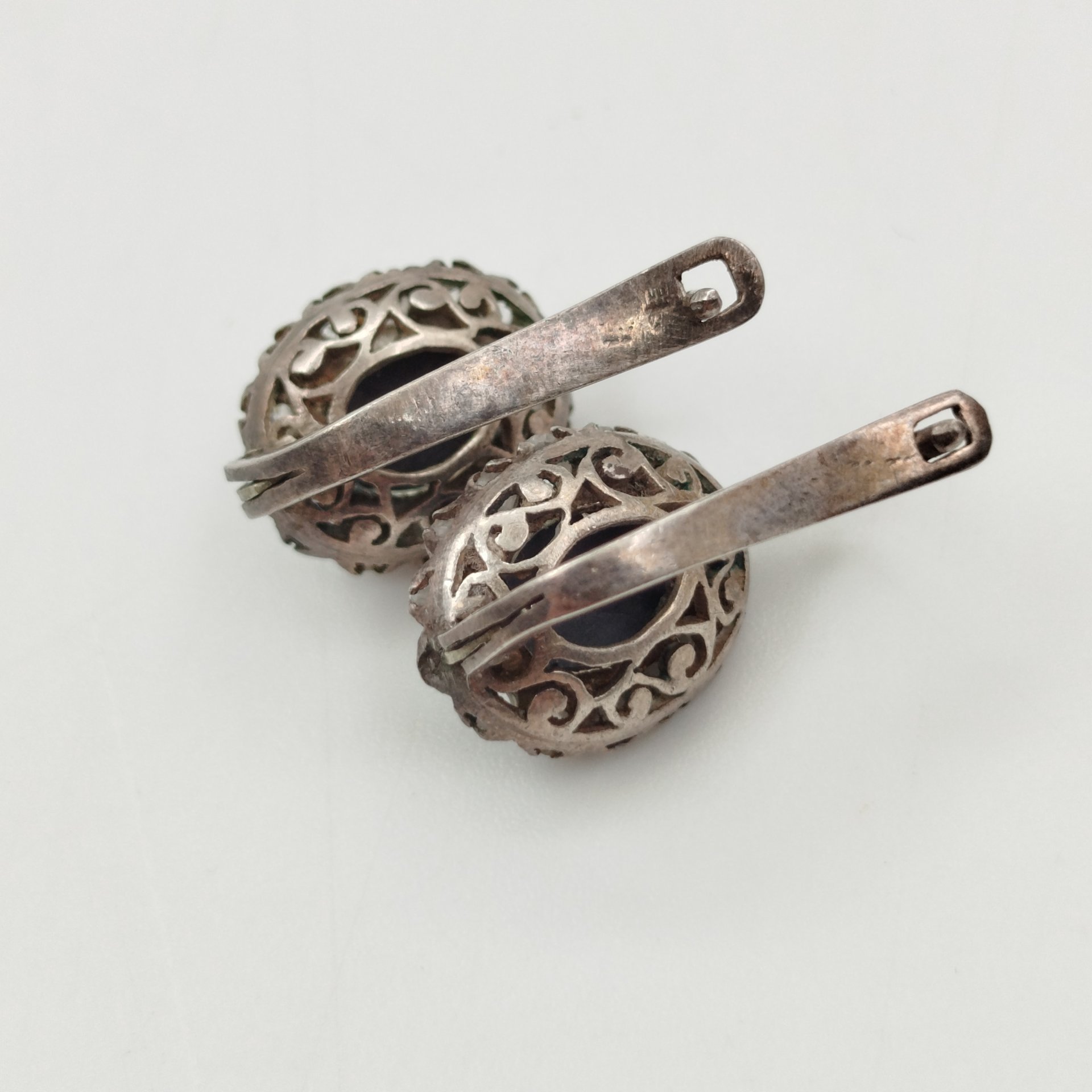 Серьги-малинки винтажные с темными овальными и бесцветными вставками, металл, звездчатый сапфир, СССР, 1970-1990 гг.