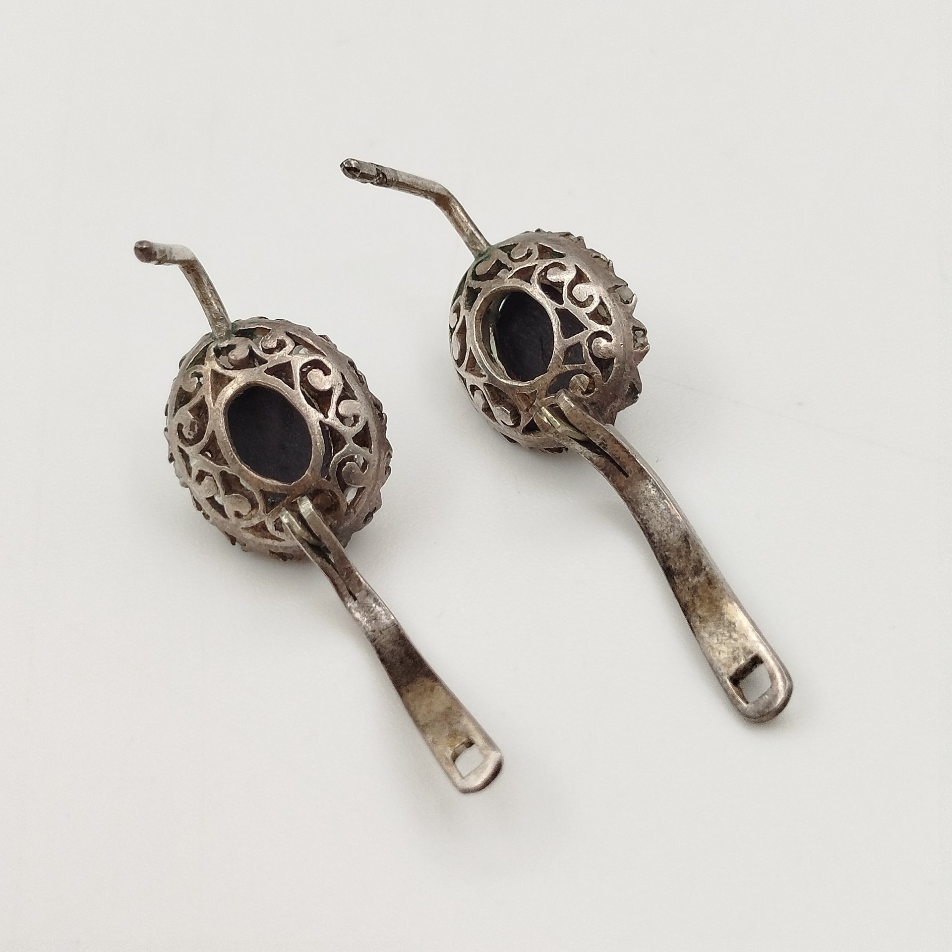 Серьги-малинки винтажные с темными овальными и бесцветными вставками, металл, звездчатый сапфир, СССР, 1970-1990 гг.