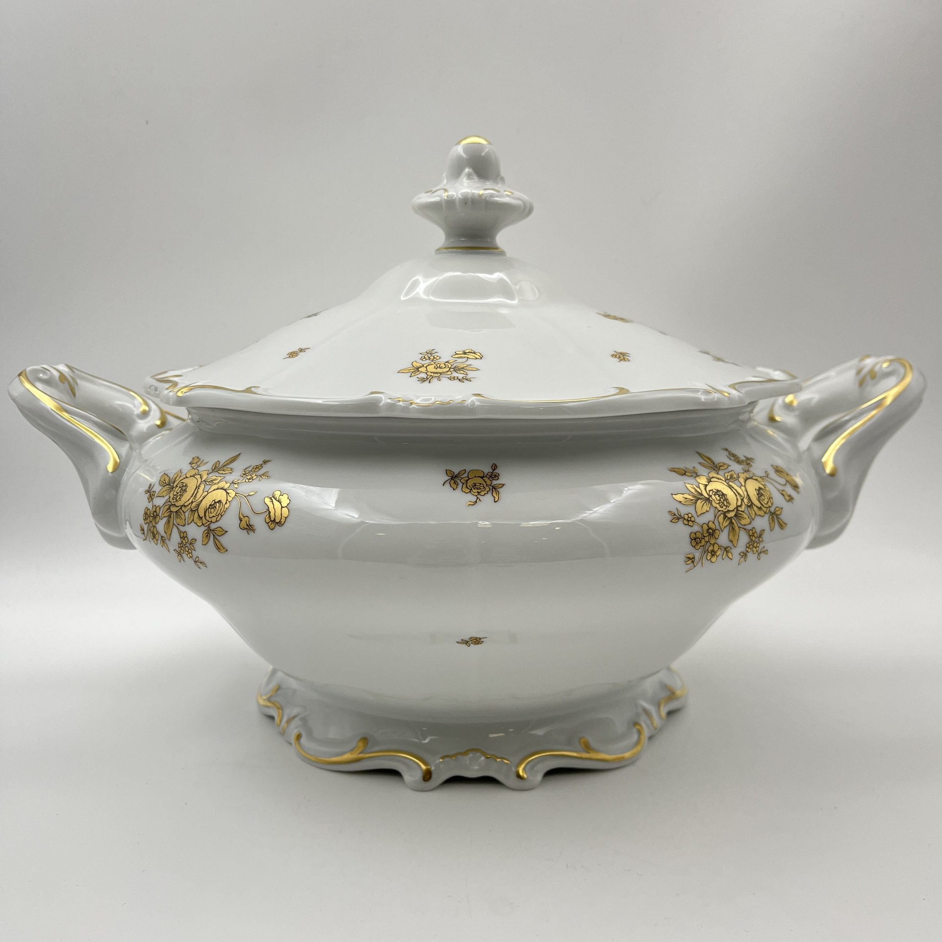 Супница, украшенная цветочным декором, серия "Katharina", фарфор, золочение, Weimar Porzellan (Веймарский фарфор), ГДР, 1950-1980 гг.