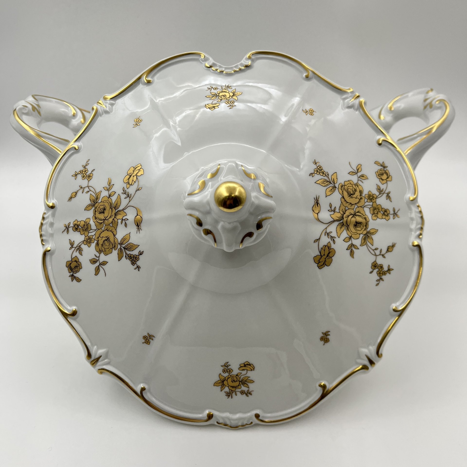 Супница, украшенная цветочным декором, серия "Katharina", фарфор, золочение, Weimar Porzellan (Веймарский фарфор), ГДР, 1950-1980 гг.